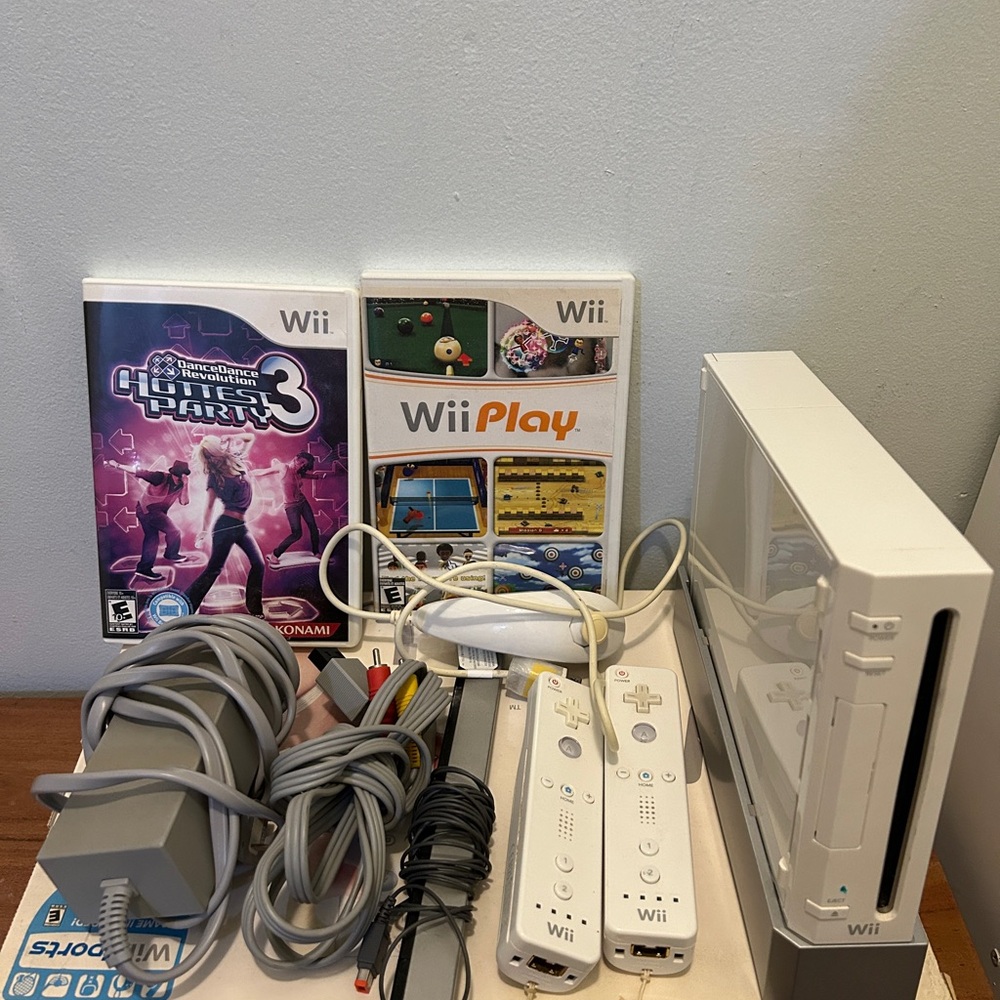 Nintendo Wii - Picture 2 of 2